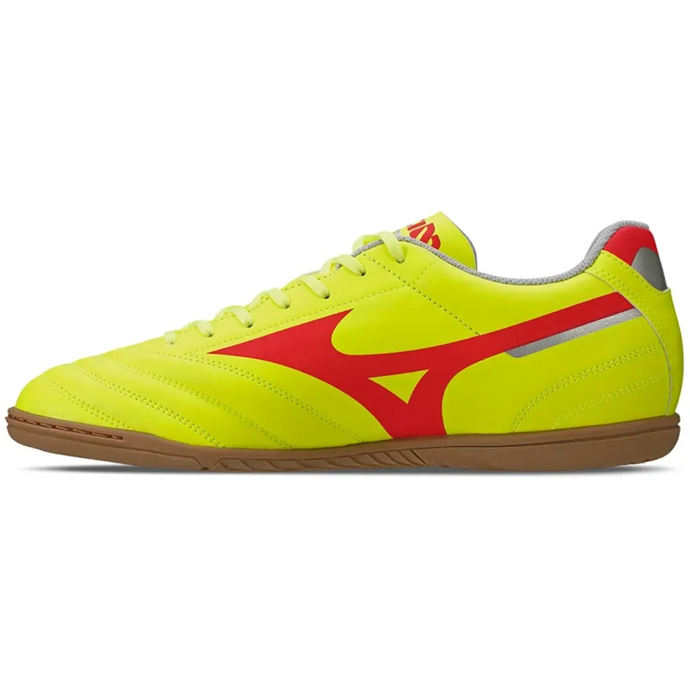 Chuteira Mizuno Morelia Club amarela neon vista frontal destacando conforto e design
